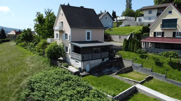 Bad Gleichenberg: Entzückendes Haus mit AUSSICHTSLAGE &amp; großer überdachter TERRASSE