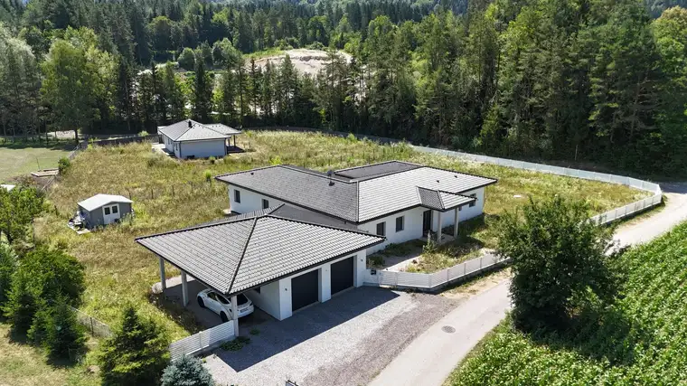 Wohnen im modernen 237 m² Bungalow und das Außen wird Ihr persönliches Projekt