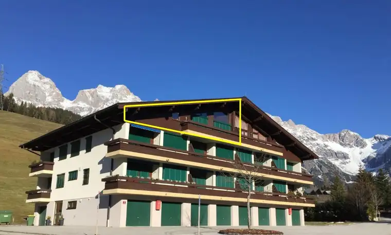 Herrlich gelegene, komplett sanierte 4 - Zimmer - Dachgeschoss - Wohnung in gesuchter Sonnenlage und direkter Liftnähe 
