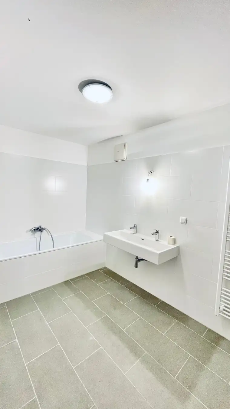 Schöne 4-Zimmer-Maisonette-Wohnung mit vielen Gemeinschaftsflächen und privatem Balkon