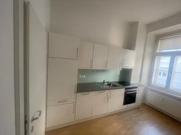Moderne, renovierte, lichtdurchflutete Wohnung im Zentrum von Graz: 3 Zimmer, 60m², 697,03€ Miete