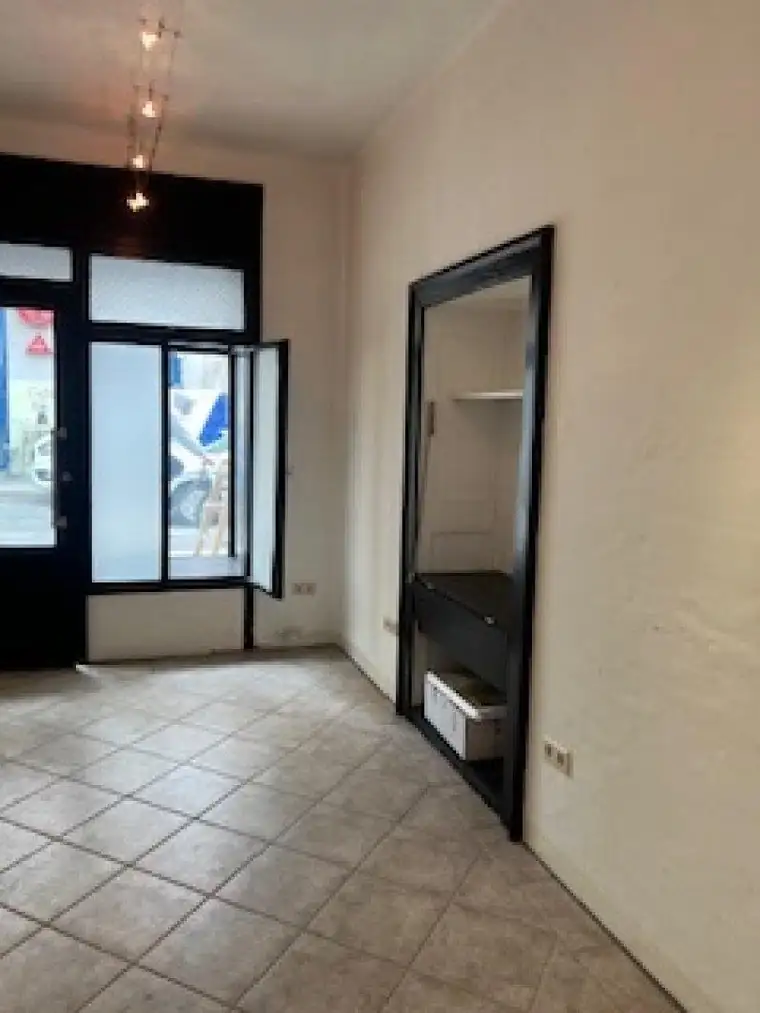 Kleiner Geschäftsraum gesucht? Gepflegtes Geschäftslokal in zentraler Lage ab sofort zu mieten!