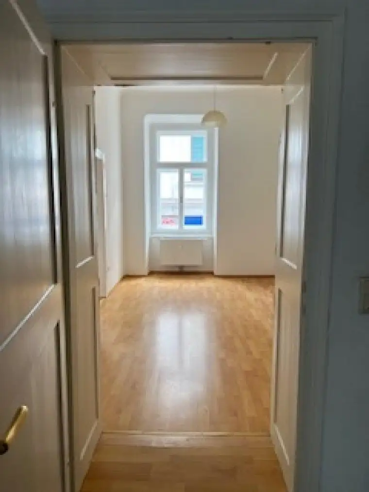 Traumhafte Altbau-Wohnung in Graz! 73.8m², € 843,33 Miete, Balkon, gepflegt, inkl. Einbauküche &amp; Personenaufzug.