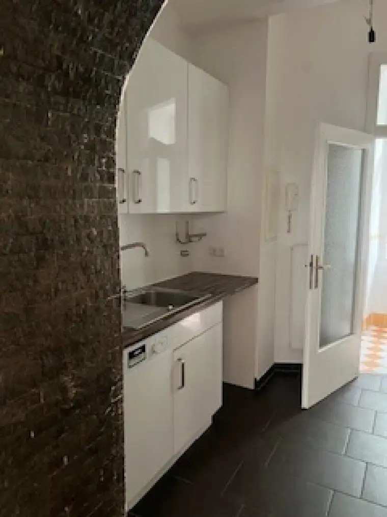 Traumhafte Altbau-Wohnung in Graz! 73.8m², € 843,33 Miete, Balkon, gepflegt, inkl. Einbauküche &amp; Personenaufzug.