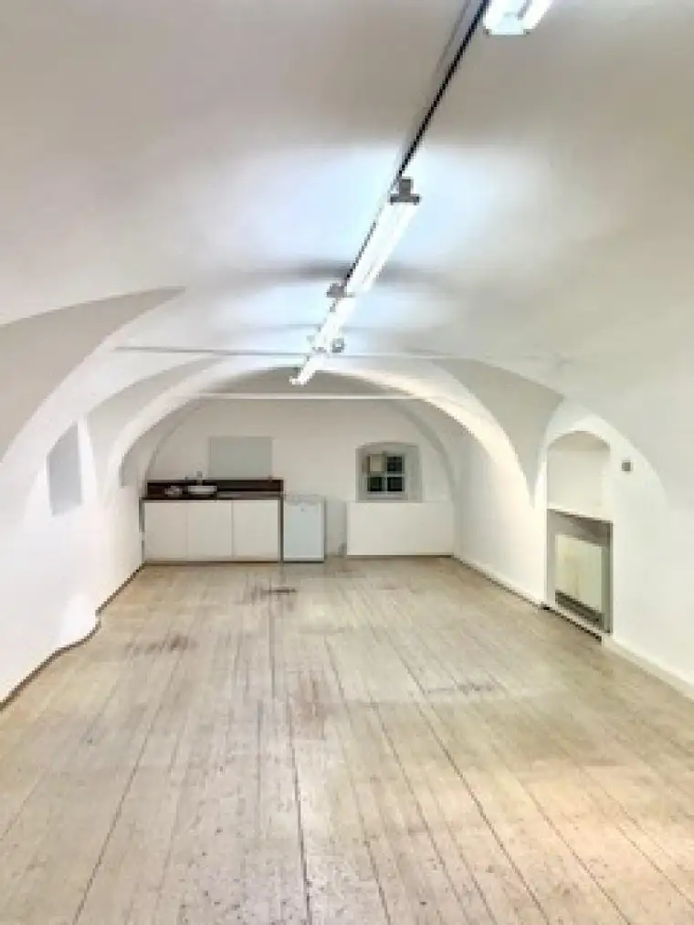 Charmantes Büro oder Atelier im Herzen der Grazer Altstadt: 50 m² im EG – ideal für Ihr Business! Miete: 960 €