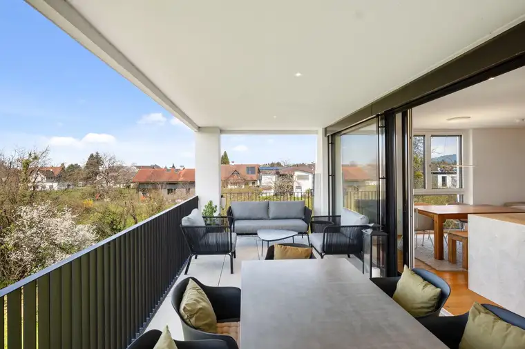 Exklusive 4-Zimmer Wohnung mit Terrasse in Hard