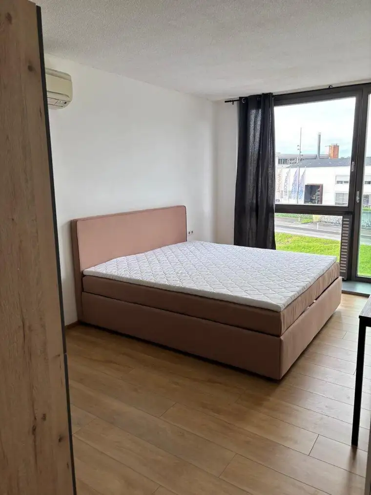 Renditestarke Wohnung mit fünf möblierten Einheiten in zentraler Lage