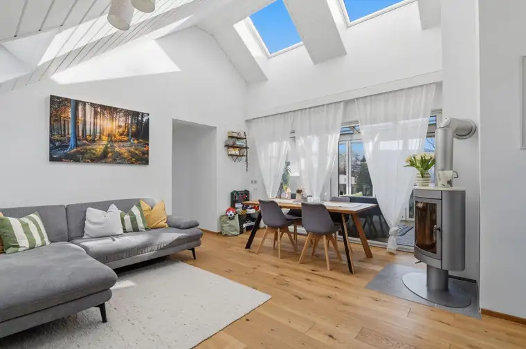 Moderne und lichtdurchflutete 4,5-Zimmer-Wohnung in Lauterach: Wintergarten und Tiefgaragenplatz!