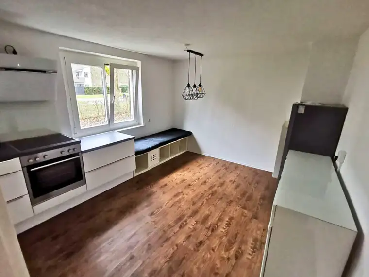 Charmante 2,5-Zimmer Wohnung im Hochparterre - renoviert, gepflegt und naturnah gelegen