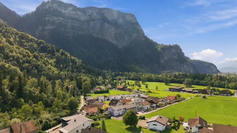 Dornbirn: Modernes 4-Zimmer-Reihenhaus in Massivbauweise, Baujahr 2020, mit Garten, Terrasse und Garage