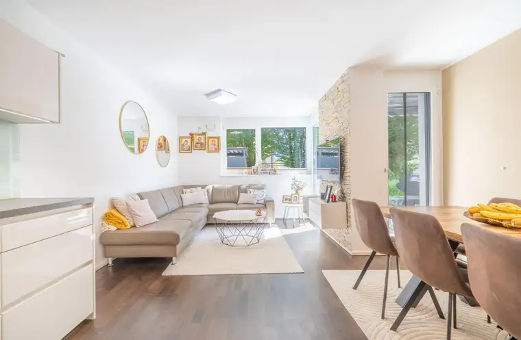 Moderne Gartenwohnung mit Terrasse – Wohnen im Grünen mitten in Salzburg