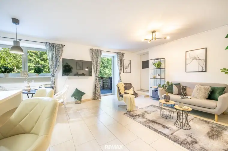 Großzügige 2 Zimmer Wohnung mit außergewöhnlicher Terrasse in Neumarkt am Wallersee