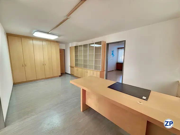 Praxis/Ordination in einem Dreiparteienhaus am Laaer Berg sucht Nachmieter !