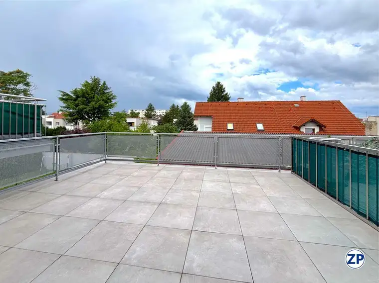 Generalsanierte 2 Zimmerwohnung mit 30 m² Terrasse