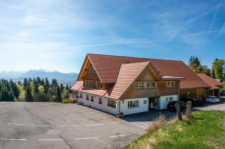 Traditionsreiches Gasthaus in einzigartiger Aussichtslage am Bödele