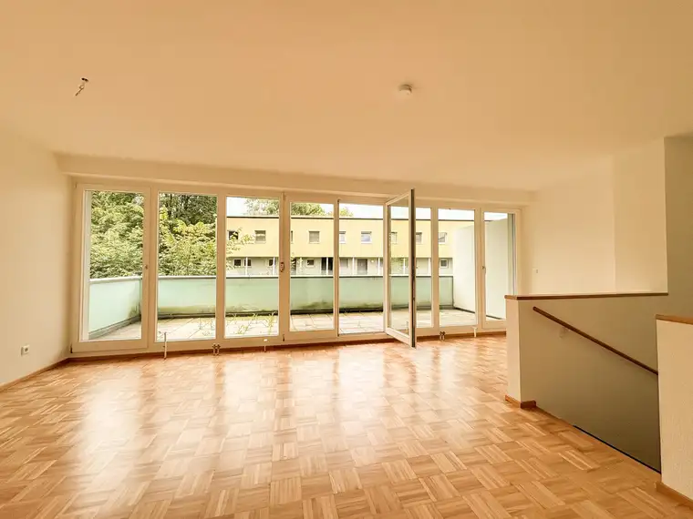 Zweistöckige 4-Zimmerwohnung mit großer Terrasse