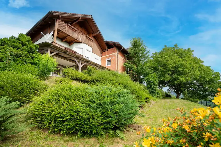 Vielseitiges Haus samt Rohbau-Erweiterung, großem Carport &amp; wunderschönem Garten in Bad Schwanberg