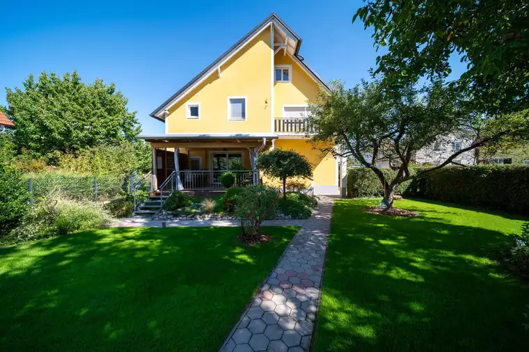 Stilvolles Zweifamilienhaus mit Pool &amp; traumhaftem Garten in Graz Gösting