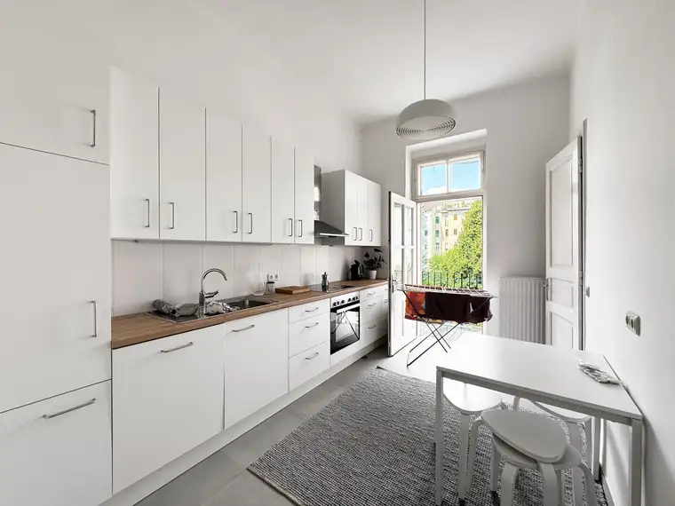 Wunderschön renovierte Altbau-Wohnung mit 3 Zimmern, 2 Balkonen und Kellerabteil in Graz. St. Leonhard