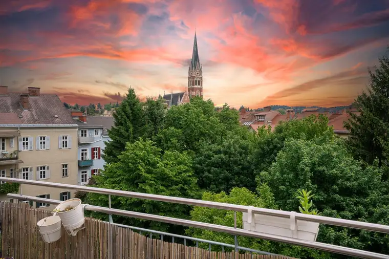 Luftig, elegant, außergewöhnlich: Dachgeschoß-Idylle (klimatisiert) mit Terrasse &amp; herausragendem Ausblick auf die Herz-Jesu-Kirche in Bestlage nahe TU Graz