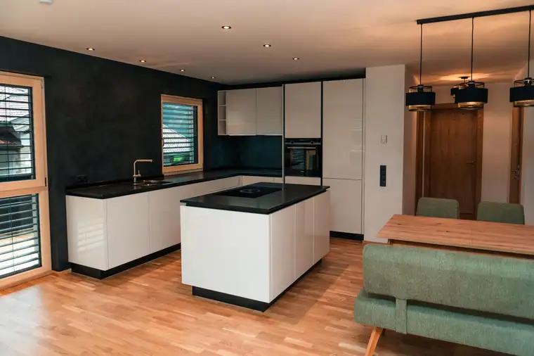 Geräumige 3-Zimmer-Wohnung mit Balkon in sonniger Lage im Eingang des Zillertals
