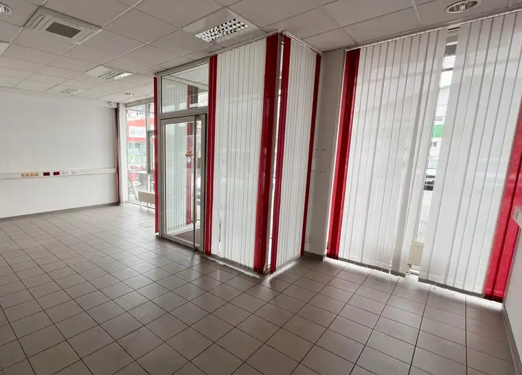 Multifunktionale Geschäftsräume/ Büroflächen in zentraler Lage