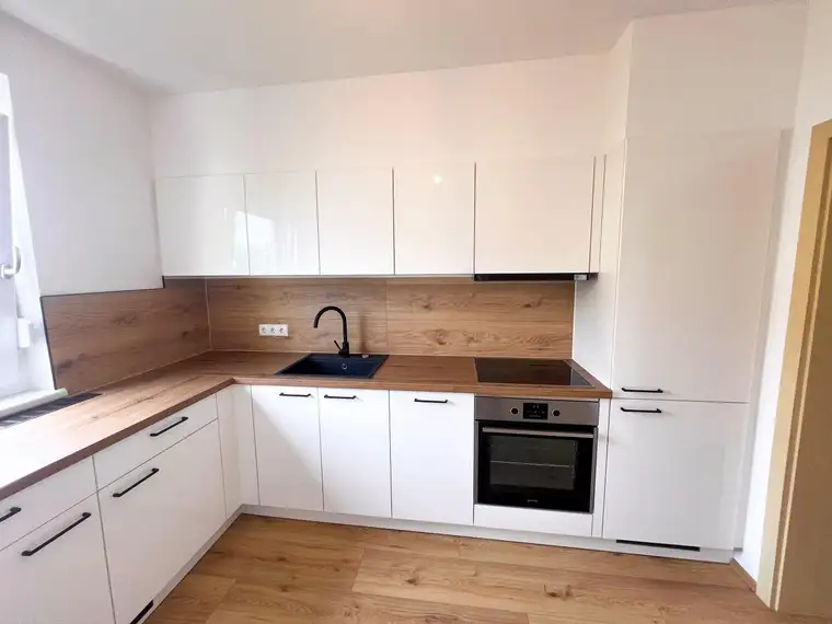 Vollständig sanierte 3-Zimmer-Wohnung mit Loggia und Carport in ruhiger Lage / Kalsdorf bei Graz
