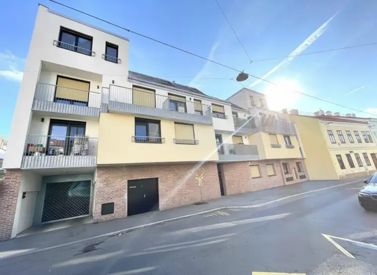 WARMMIETE - Goldener Hirsch – Stilvolle 2-Zimmer-Wohnung mit Balkon, Terrasse &amp; Loggia