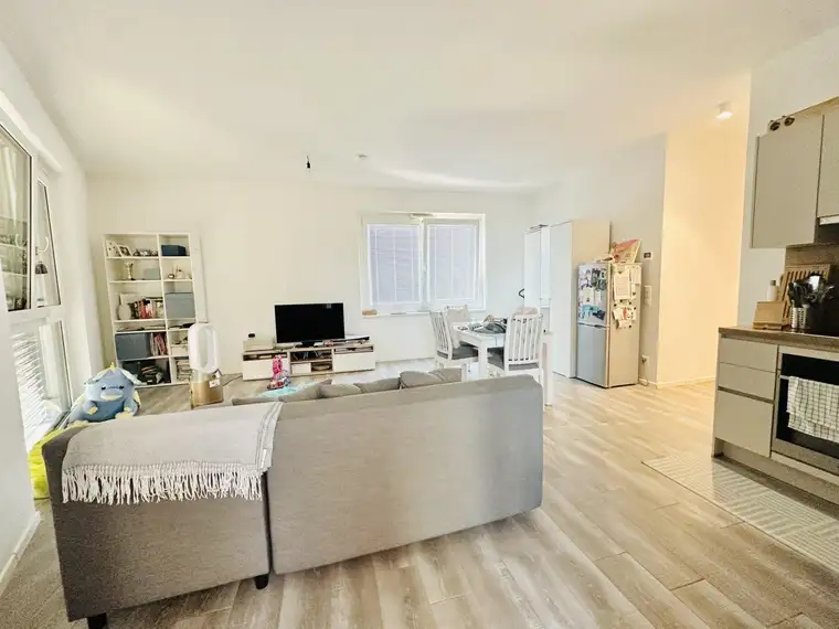 NACHMIETERSUCHE! Tolle 3 Zimmerwohnung + Balkon! Top Lage - sehr nahe dem Hauptbahnhof &amp; Belvedere! Ubahn Nähe!
