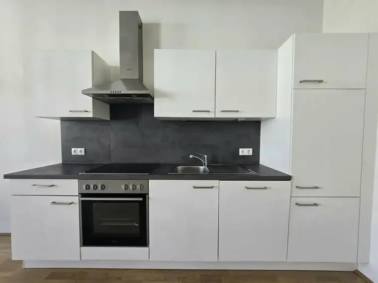 Modern sanierte Altbauwohnung – Innere Stadt!
