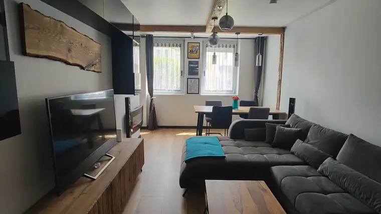 Vollständig renovierte 2-Zimmer-Erdgeschosswohnung