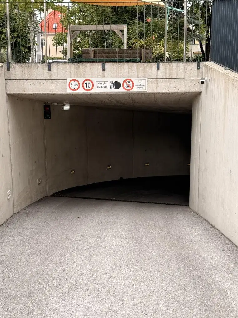 Neuwertige Tiefgarage in 5020 Salzburg – Sichere Parkmöglichkeit