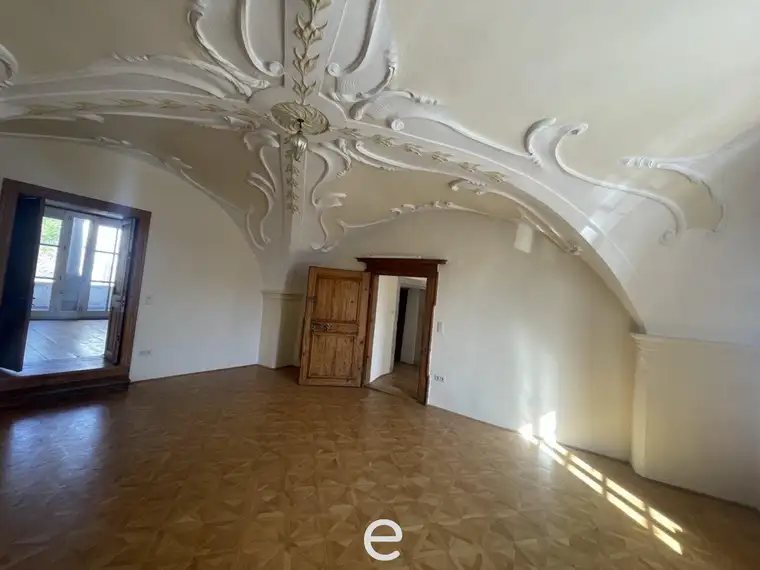 Historisches Anwesen Regenharthaus direkt am Hauptplatz von Perchtoldsdorf zu verkaufen.