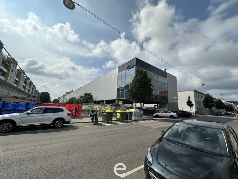 Lagerfläche und Büro in Wien ab 1243,07m² zu mieten!