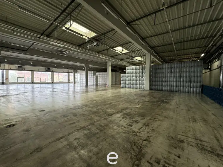 Lagerfläche von rd 300m² zum vermieten!