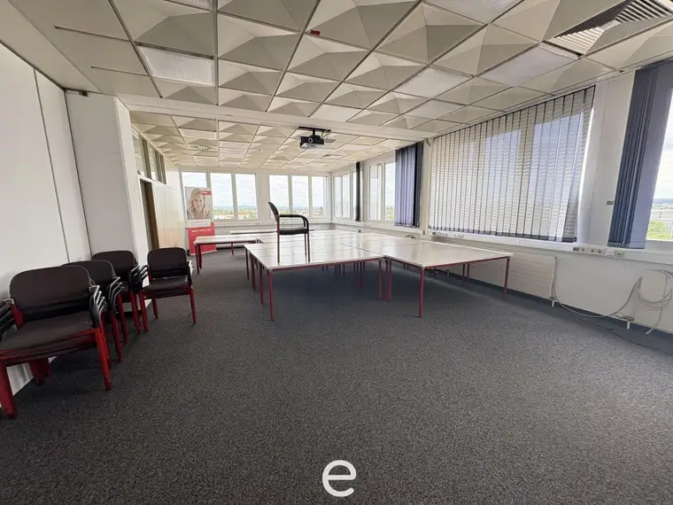 Moderne Bürofläche mit Lager-/Abstellräumen in Marchtrenk