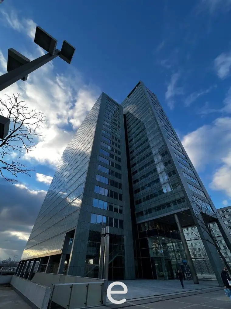 Teilbürofläche mit Weitblick im Ares Tower 16.OG