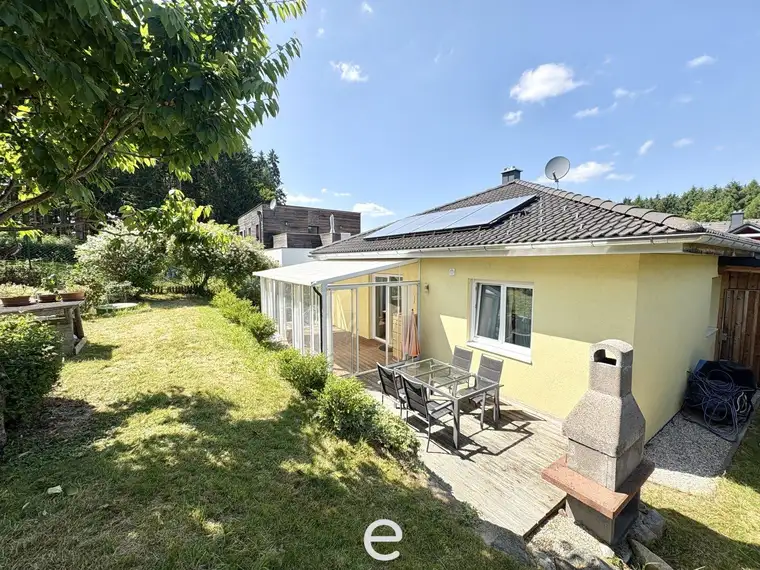 Charmanter Bungalow mit Wintergarten, Carport – idyllische Lage in Ohlsdorf
