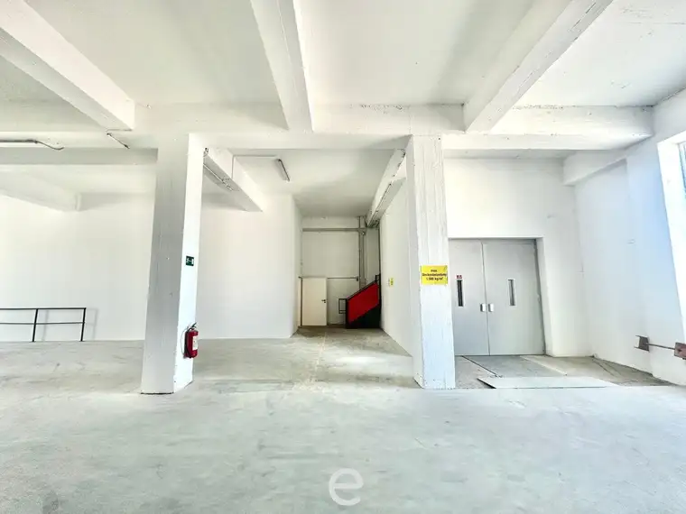 1.000,00m² Lagerhalle flexibel in Enns zu vermieten!