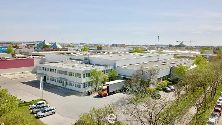 Exklusive Gewerbeimmobilie: Perfekte Symbiose aus Produktion &amp; Büro mit exzellenten Expansionsmöglichkeiten