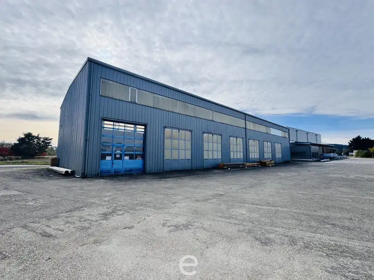 Lager-/Produktionshalle mit 1056,88m² in Schlatt bei Lambach zu vermieten!