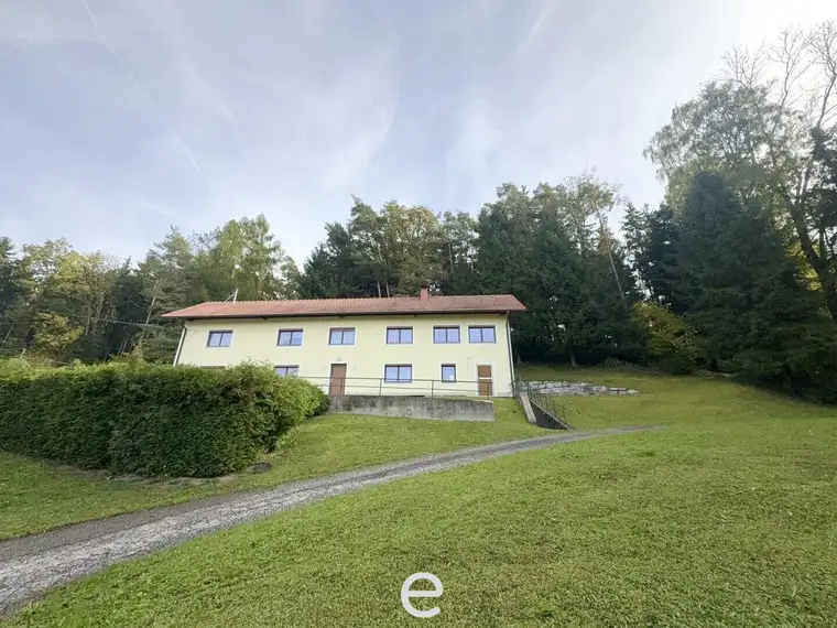 Großzügiges Familienhaus mit viel Potenzial in Naturlage in Weißkirchen!
