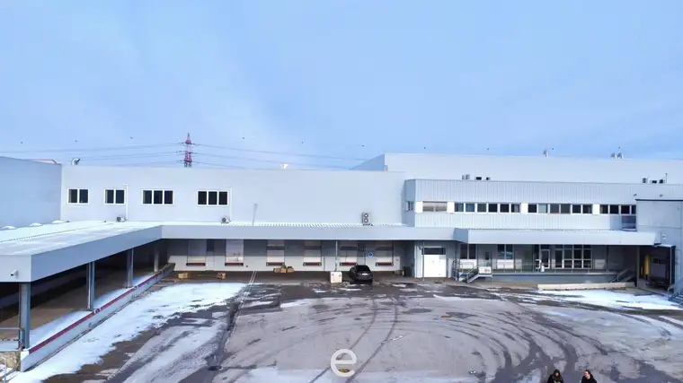 Lagerfläche mit Hochregal in Top-Verkehrslage in Wiener Neudorf