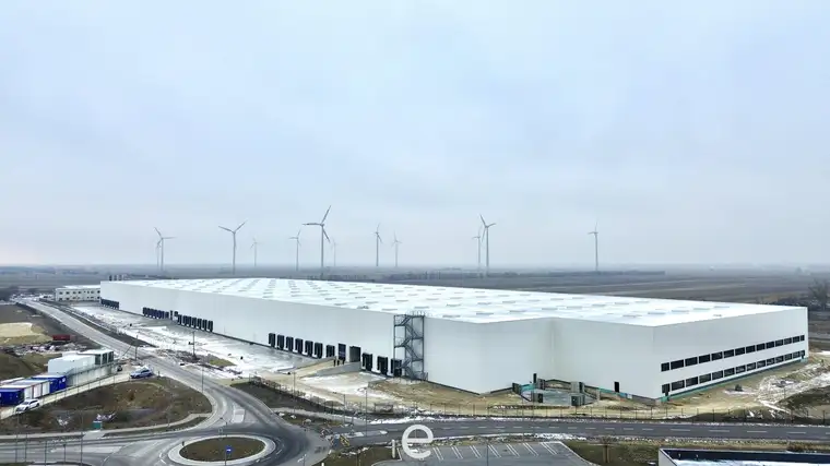 Direkt an der Grenze zwischen Österreich und Slowakei I Lager- und Produktionshalle ab rd. 3.900 m² zu mieten