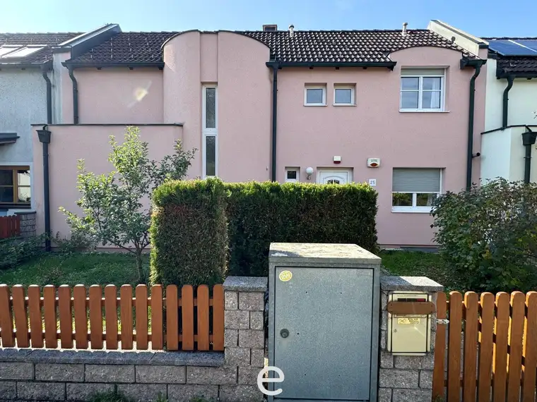 Ein Zuhause zum Ankommen – Reihenhaus mit Kamin, Terrasse und privatem Garten in Wels