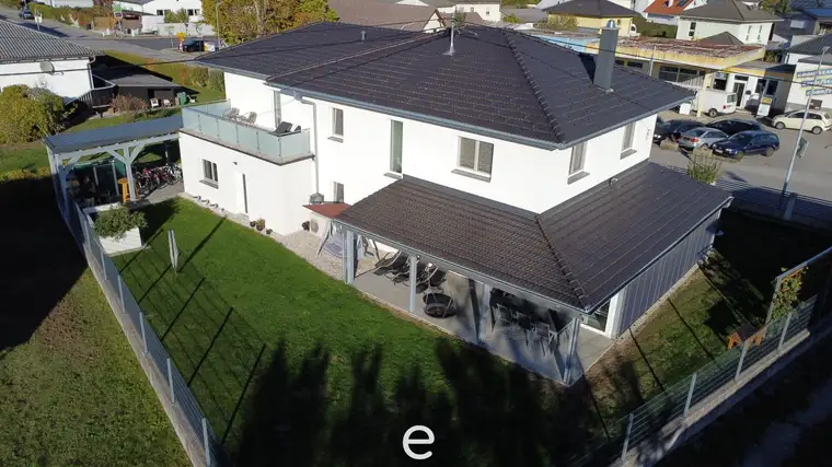 Exklusives Einfamilienhaus – großzügiges Wohnen mit Wintergarten – einziehen und wohlfühlen