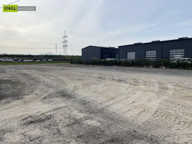 Gewerbebaugrund in der Größe von ca. 3300m²