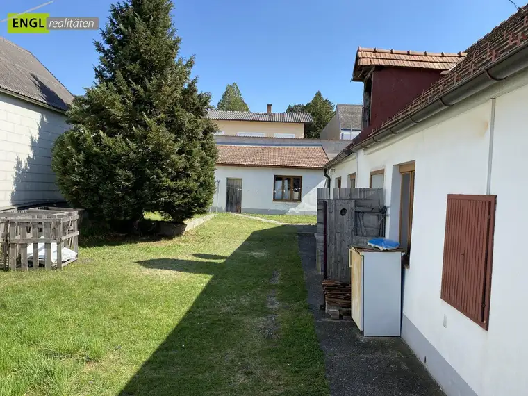 Ehemaliger Streckhof mit großzügigem Garten und Lagerflächen. Ist auch als Baugrund hervorragend geeignet.