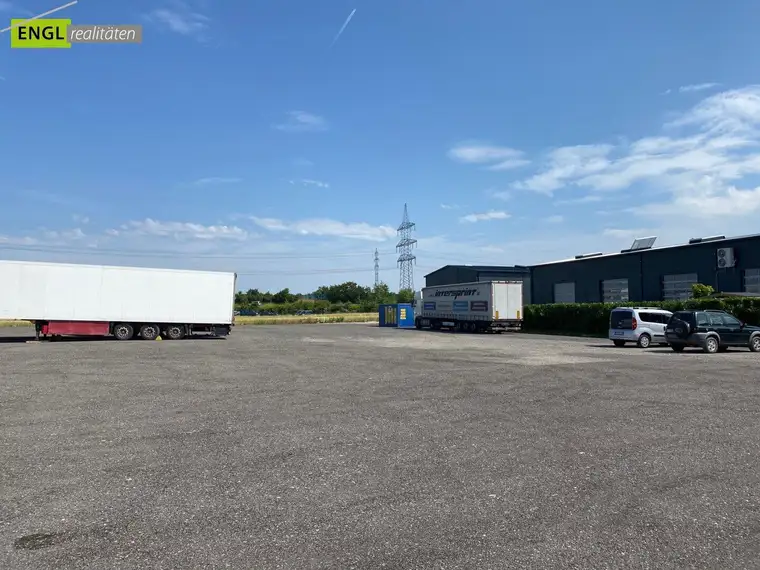 bis zu 2200m² Stellplätze für LKW oder Bus mit geräumiger Umkehrmöglichkeit zur Vermietung "Super Lage" Nähe zur Autobahnauffahrt S1