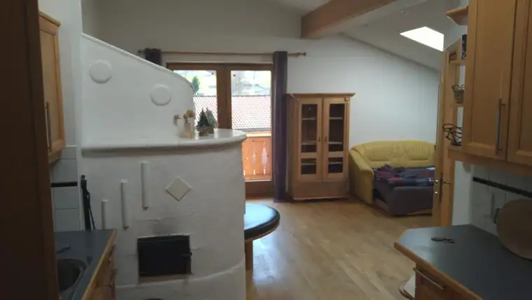 Charmante Dachgeschoss-Wohnung mit Bergblick